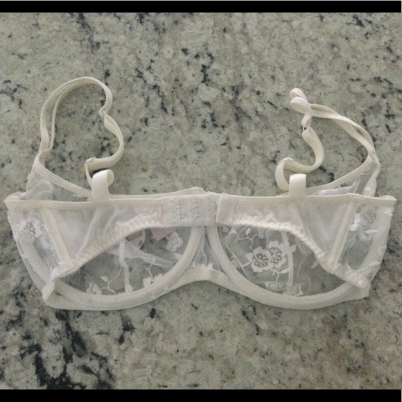 Victoria Secret immaculate condition bra - Picture 2 of 4